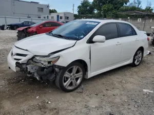 Toyota Corolla BASE 1.8L 4 2013