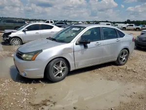 Ford Focus SES 2.0L 4 2010