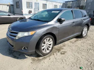 Toyota Venza LE 2.7L 4 2014