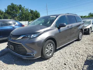 Toyota Sienna XLE 2.5L 4 2022