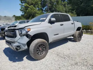 Toyota Tundra CREWMAX SR5 5.7L 8 2020
