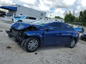 Hyundai Elantra SE 2.0L 4 2019