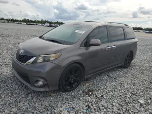 Toyota Sienna SPORT 3.5L 6 2013