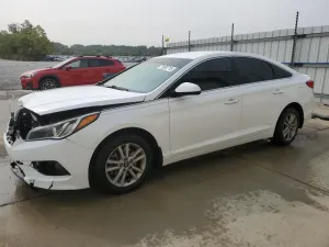 Hyundai Sonata SE 2.4L 4 2015