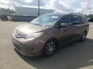 Toyota Sienna XLE 3.5L 6 2018