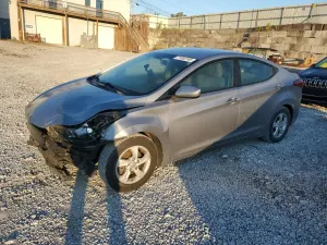 Hyundai Elantra SE 1.8L 4 2015