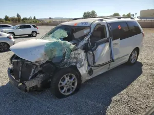 Toyota Sienna 3.3L 6 2005