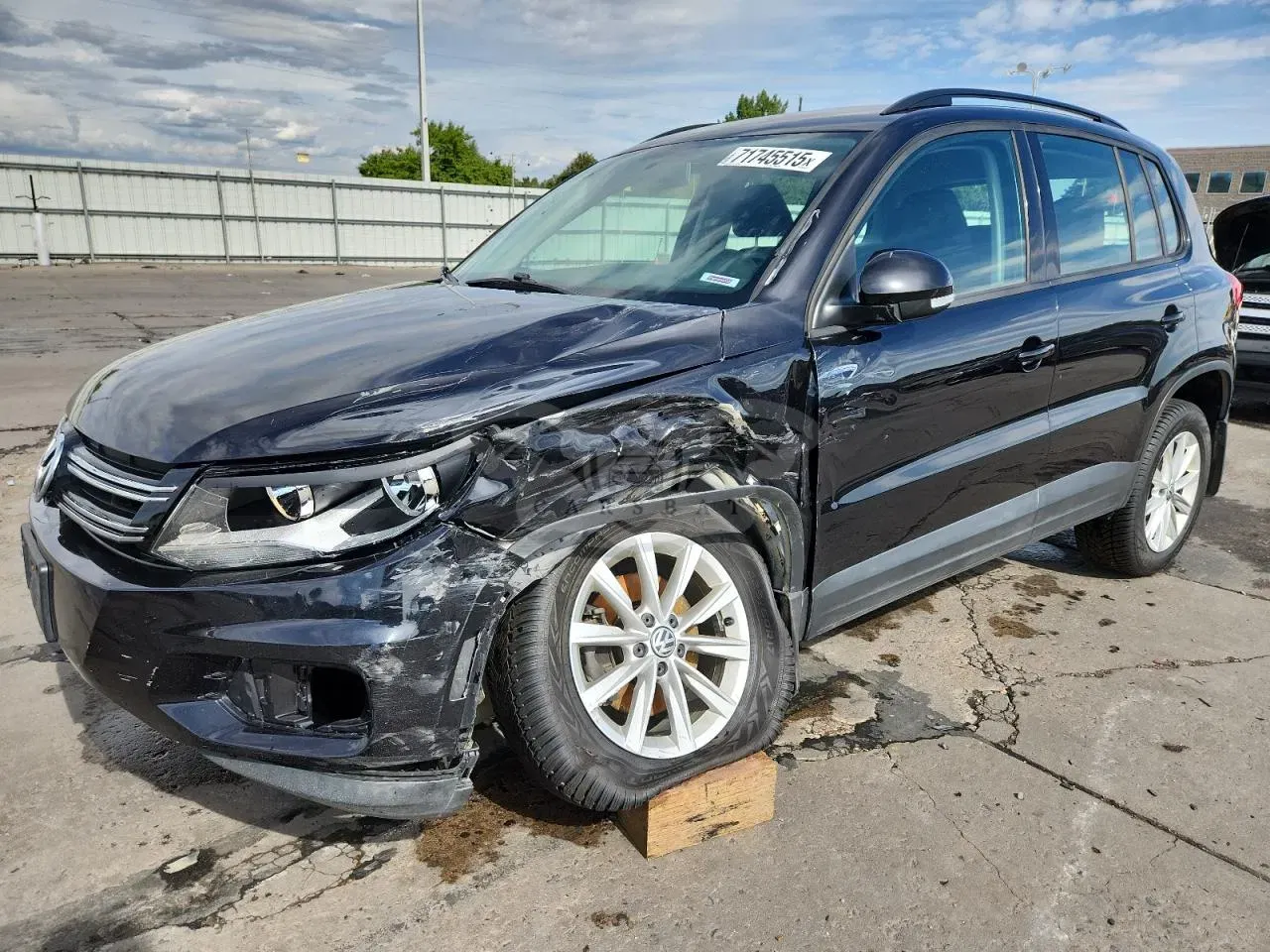 Volkswagen Tiguan S 2.0L 4 2017
