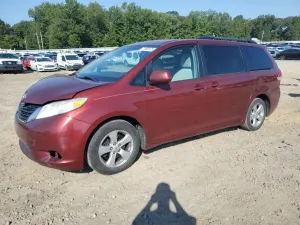 Toyota Sienna LE 3.5L 6 2014