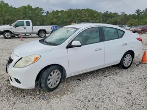 Nissan Versa S 1.6L 4 2014