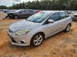 Ford Focus SE 2.0L 4 2013