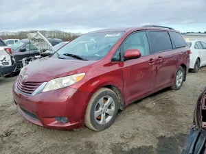 Toyota Sienna LE 3.5L 6 2017
