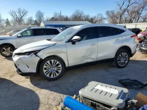 Toyota Venza LE 2.5L 4 2022