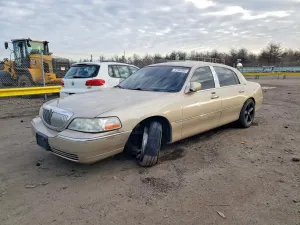 Lincoln Town Car SIGNATURE LIMITED 4.6L 8 2010