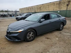 Hyundai Elantra SE 2.0L 4 2025