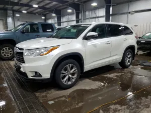 Toyota Highlander LE 3.5L 6 2014