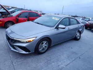 Hyundai Elantra SE 2.0L 4 2025