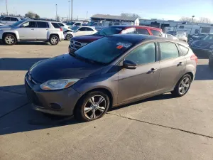 Ford Focus SE 2.0L 4 2013