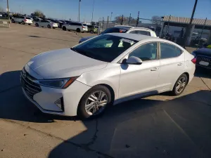 Hyundai Elantra SEL 2.0L 4 2020