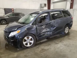 Toyota Sienna LE 3.5L 6 2015