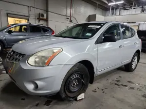 Nissan Rogue S 2.5L 4 2013