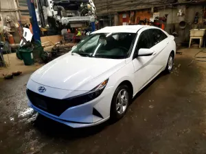 Hyundai Elantra 2.0L 4 2022