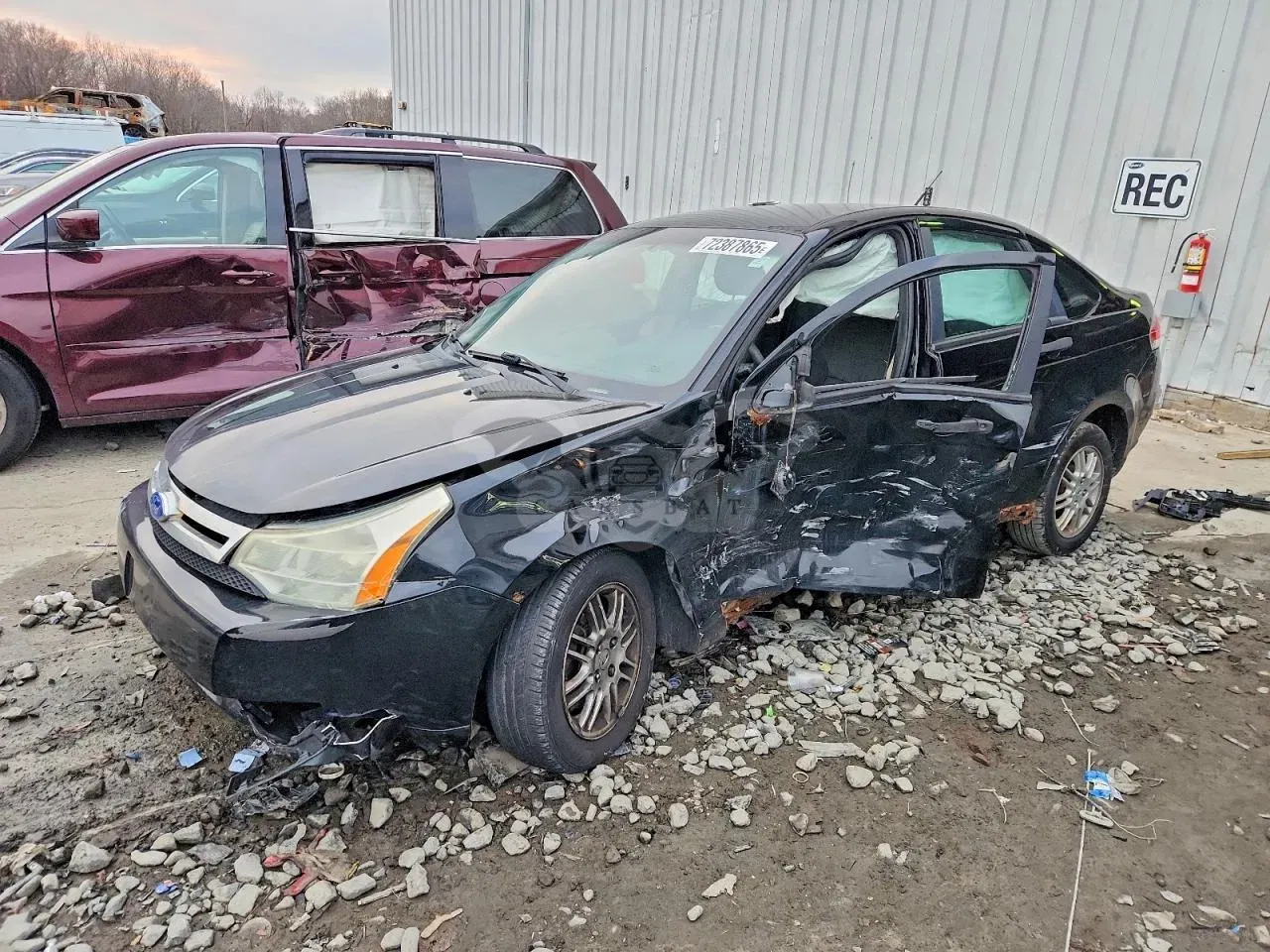 Ford Focus SE 2.0L 4 2010