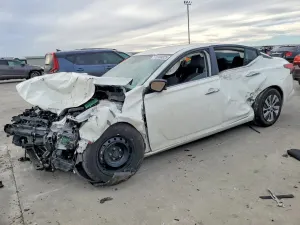 Nissan Altima S 2.5L 4 2025