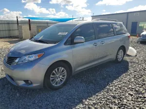 Toyota Sienna XLE 3.5L 6 2016