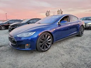 Tesla Model S 2015