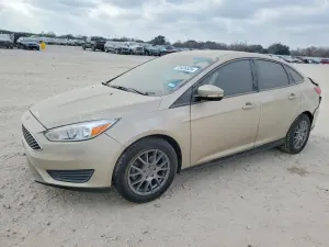 Ford Focus SE 2.0L 4 2017
