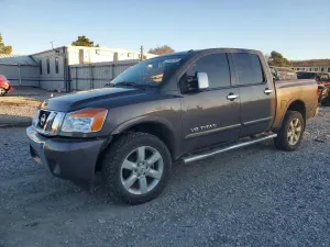 Nissan Titan S 5.6L 8 2015