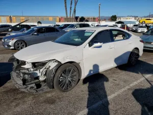 Lexus ES 300H BASE 2.5L 4 2024