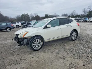 Nissan Rogue S 2.5L 4 2013