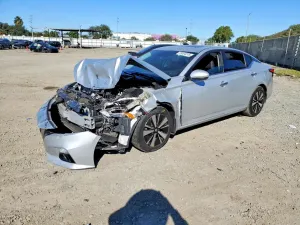 Nissan Altima SL 2.5L 4 2020