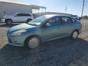Ford Focus SE 2.0L 4 2012