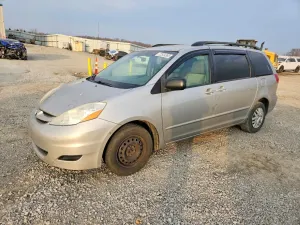 Toyota Sienna CE 3.5L 6 2010