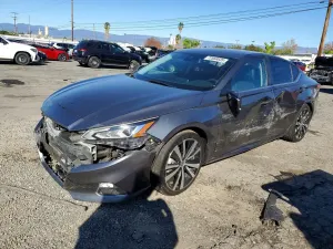 Nissan Altima SR 2.5L 4 2022