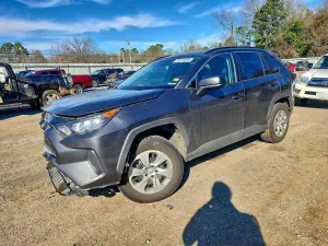 Toyota Rav4 LE 2.5L 4 2020