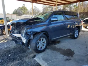 Toyota Highlander BASE 2.7L 4 2013