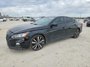 Nissan Altima SR 2.5L 4 2022