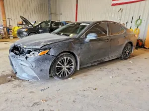 Toyota Camry SE 2.5L 4 2020