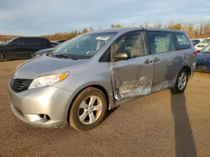 Toyota Sienna 3.5L 6 2015