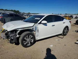 Nissan Altima S 2.5L 4 2023