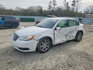Chrysler 200 TOURING 2.4L 4 2013