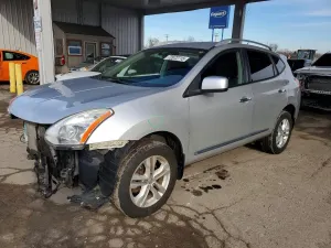 Nissan Rogue S 2.5L 4 2012