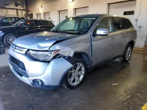Mitsubishi Outlander SE 2.4L 4 2015