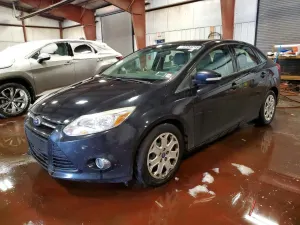 Ford Focus SE 2.0L 4 2012