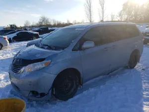 Toyota Sienna XLE 3.5L 6 2011