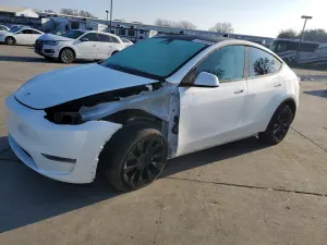 Tesla Model Y 2025
